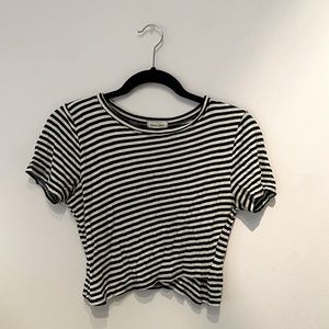 Silence + Noise medium cropped black and white short sleeve tee